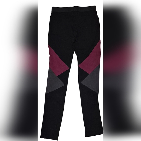 *NWOT* BCBGMaxAzria Jude Black and Red Leggings with Geometric Pattern - Picture 4 of 7